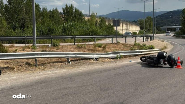 motosiklet-bariyere-capti-bir-olu-bir-yarali-2HrhYUAc.jpg